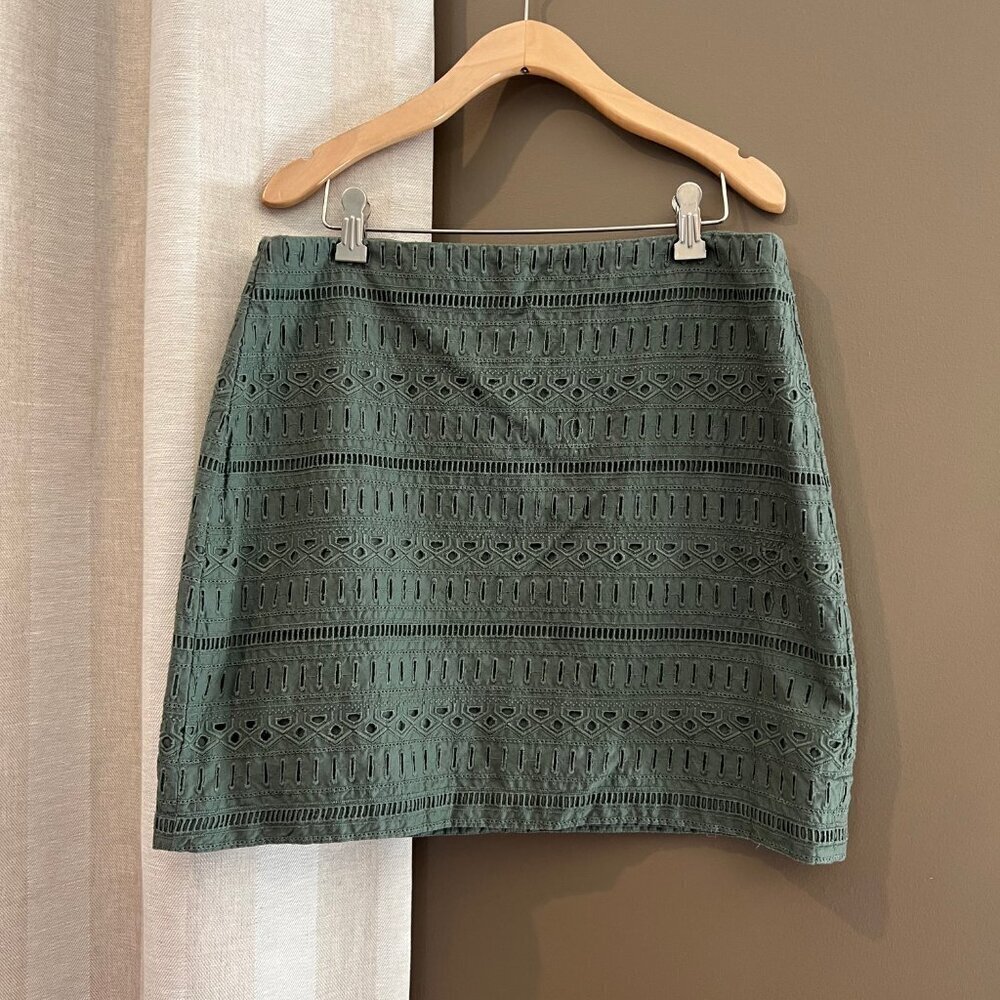 Women's Gap Olive Green eyelet mini skirt, Size 6